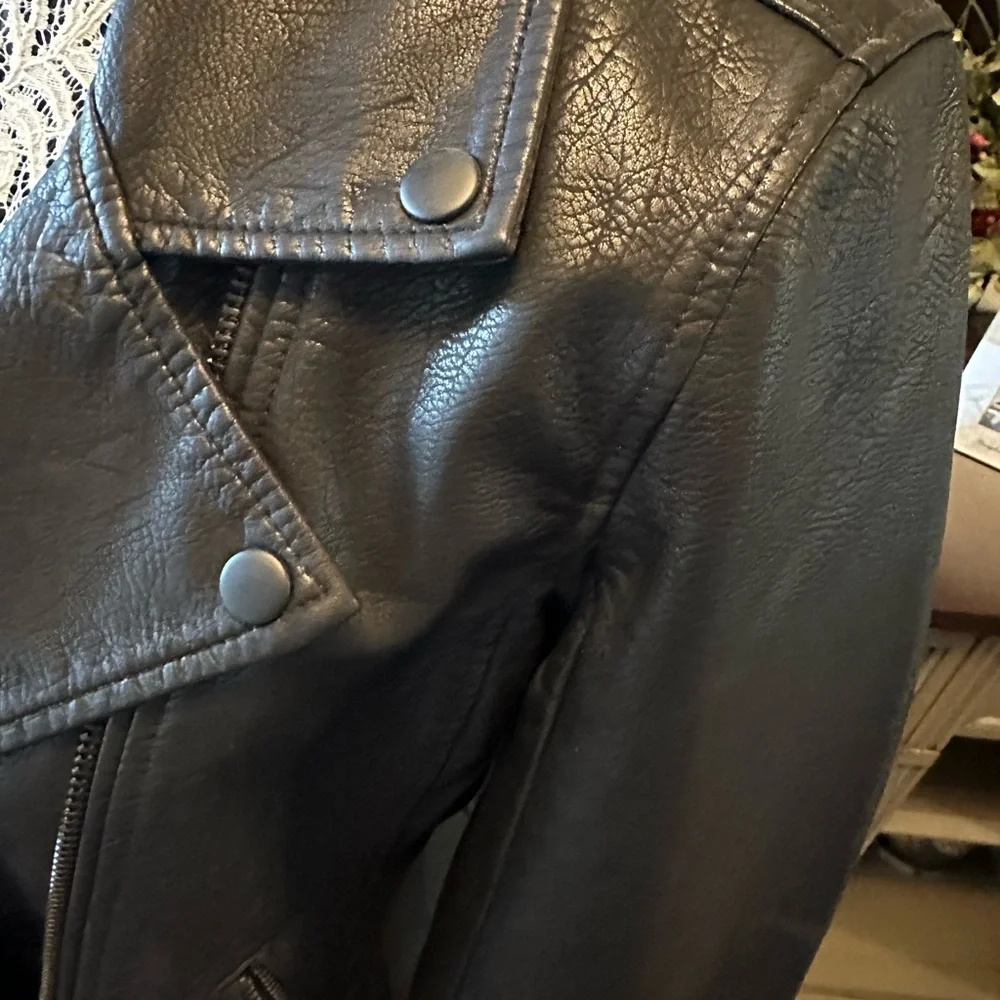 Black leather jacket - Picture 7 of 9